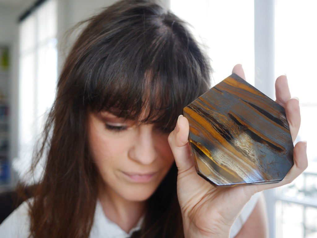 oeil de fer, hématite, oeil de tigre, jaspe rouge, lithothérapie, astrologie